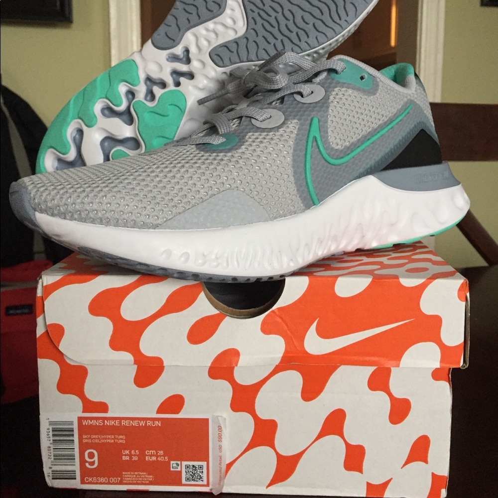 WMENS NIKE RENEW RUN SHOES